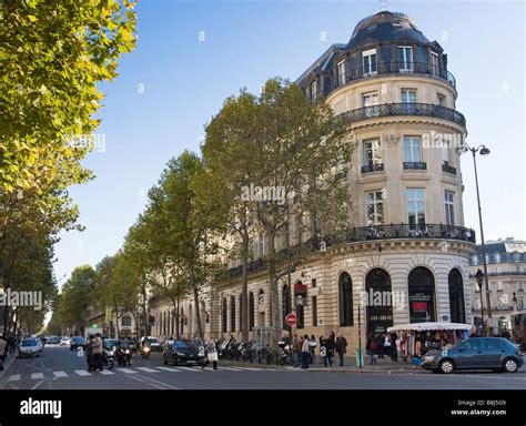 boulevard haussmann paris france.